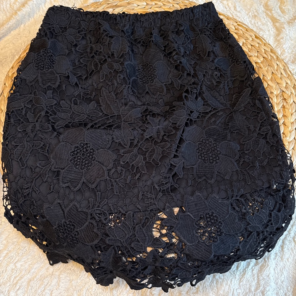 ✨Bundle 2 for $20 🏷️ | Elegant Black Lace Pencil Skirt - Size Medium